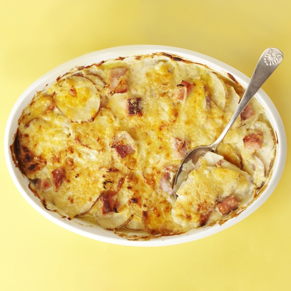 Cheesy Scalloped Potatoes with Ham