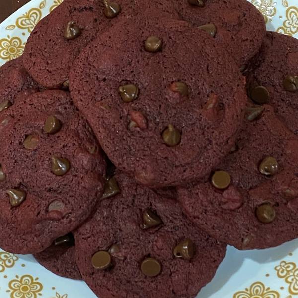 Red Velvet Chocolate Chip Cookies