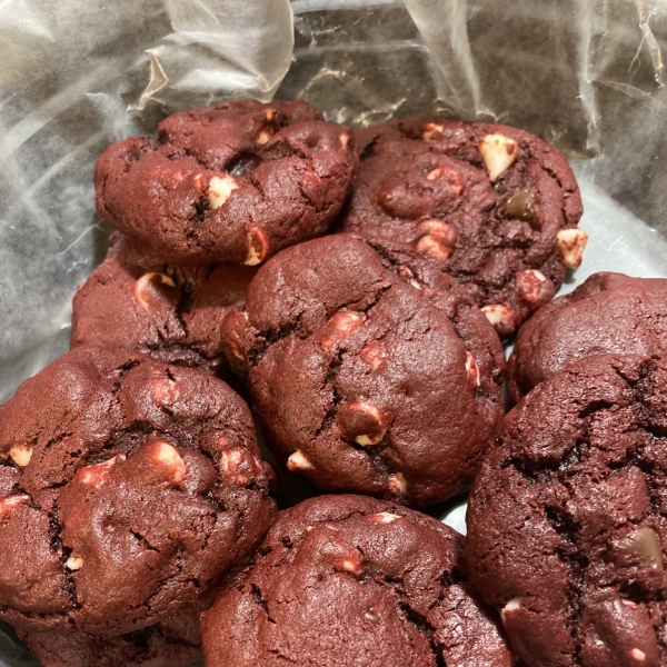 Red Velvet Chocolate Chip Cookies