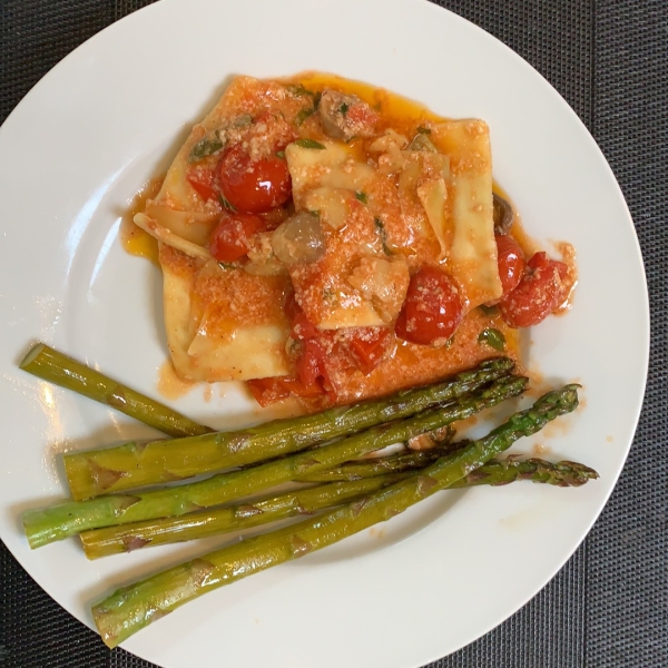 Ravioli with Cherry Tomatoes and Cheese