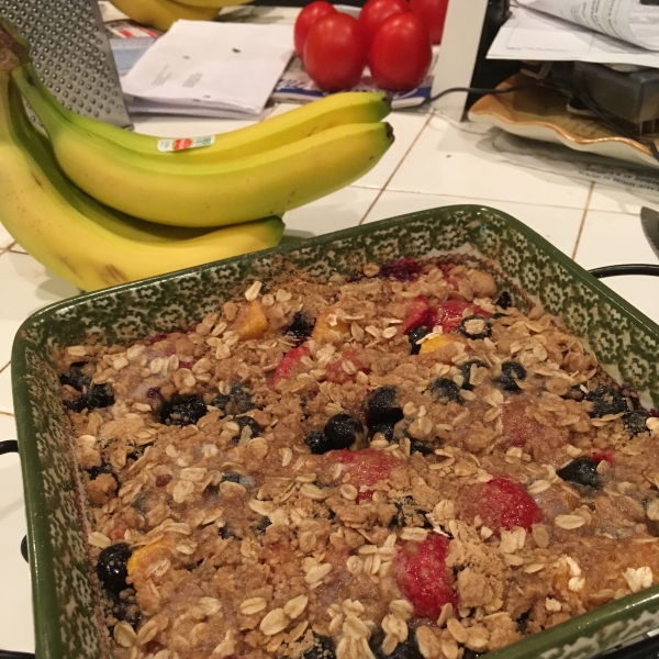 Fresh Fruit and Berry Crumble