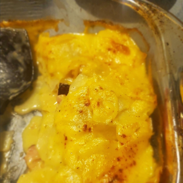 Cheesy Scalloped Potatoes with Ham