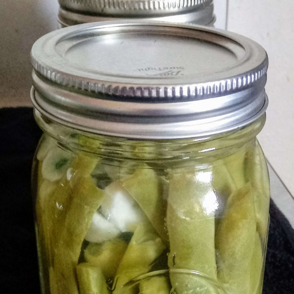 Crisp Pickled Green Beans