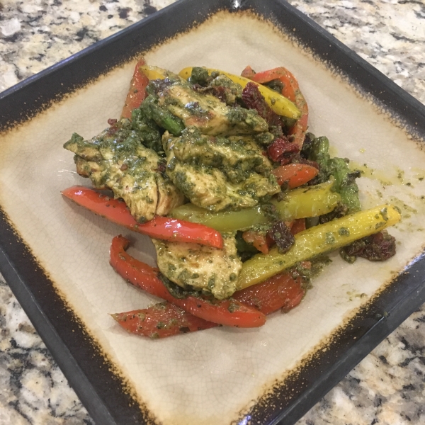 Colorful Chicken Pesto with Asparagus, Sun Dried Tomatoes and Peppers