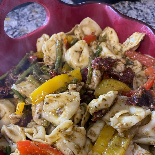 Colorful Chicken Pesto with Asparagus, Sun Dried Tomatoes and Peppers