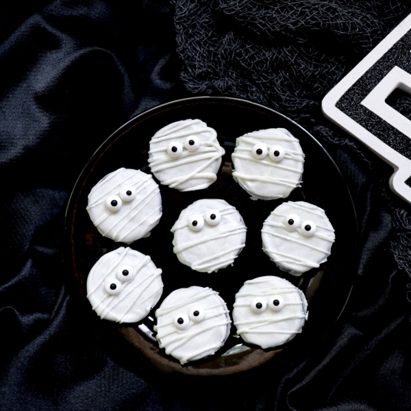 Halloween Oreo® Mummies