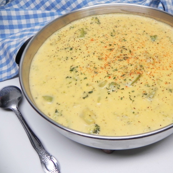 Slow Cooker Cheesy Broccoli Soup