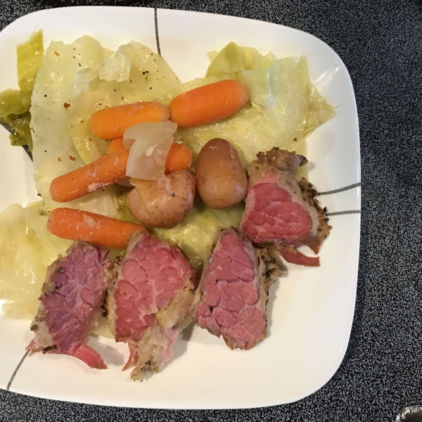 Slow Cooker Corned Beef and Cabbage