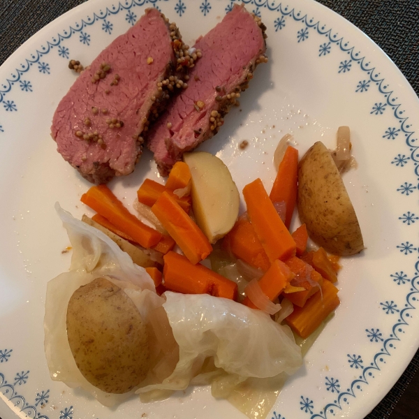 Slow Cooker Corned Beef and Cabbage