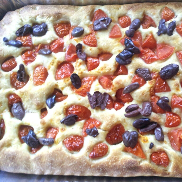 Focaccia Barese al Pomodoro e Olive (Homemade Italian Focaccia with Tomatoes and