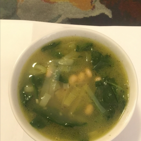 Spinach and Leek White Bean Soup