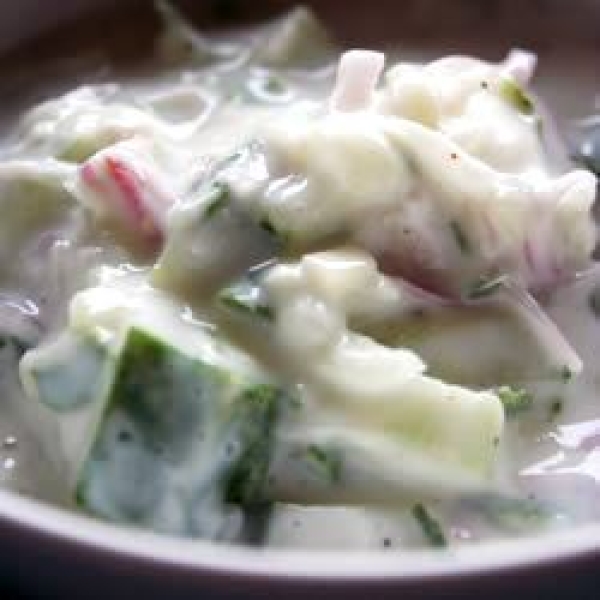 Persian Cucumber Yogurt (Maast-o Khiar)