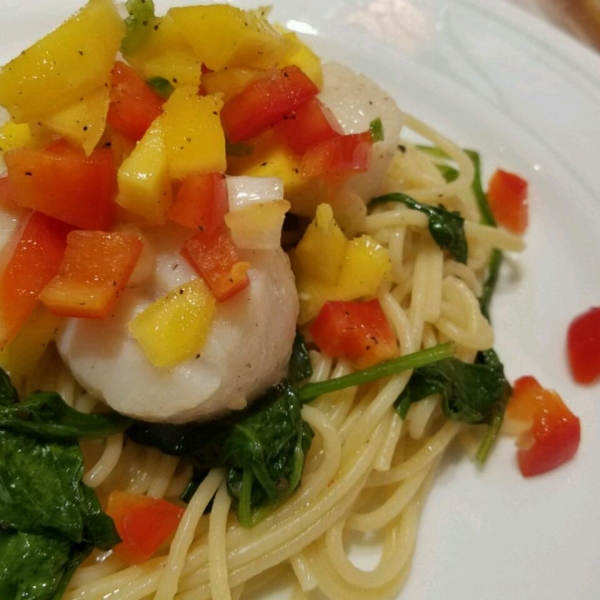 Scallops with Mango Salsa on Fresh Spinach