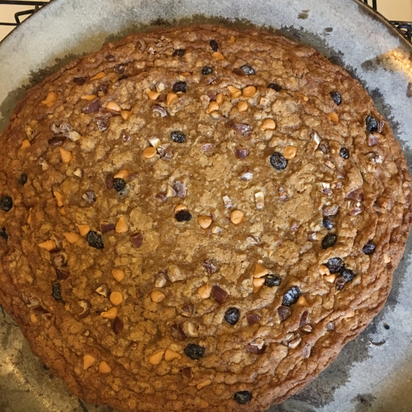 Pizza Pan Oatmeal Cookie