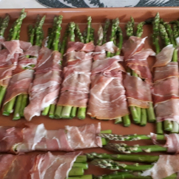 Asparagus Wrapped in Crisp Prosciutto