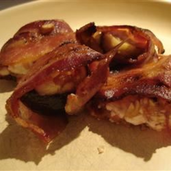 Figs with Goat Cheese, Pecans and Bacon