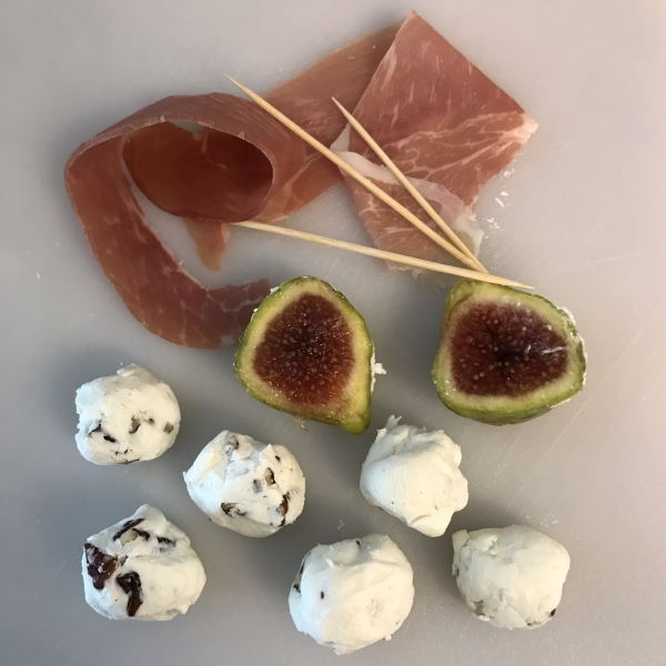 Figs with Goat Cheese, Pecans and Bacon