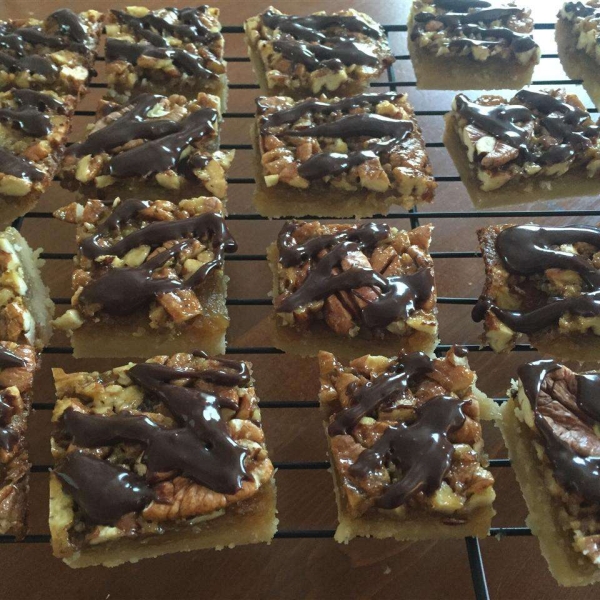 Pecan Turtles® Pie Bars