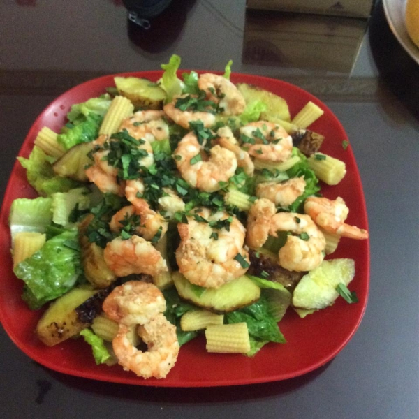 Summer Salad with Grilled Shrimp and Pineapple in Champagne Vinaigrette
