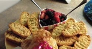 Baked Brie in Phyllo with Mango Chutney