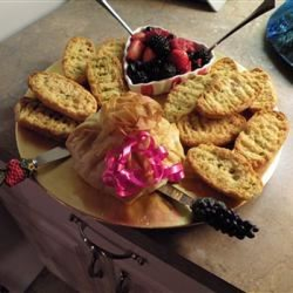 Baked Brie in Phyllo with Mango Chutney