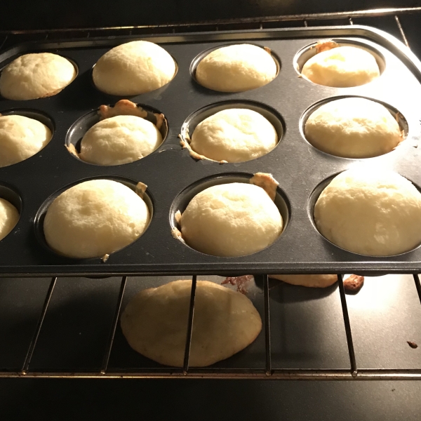 Po de Queijo (Brazilian Cheese Bread)