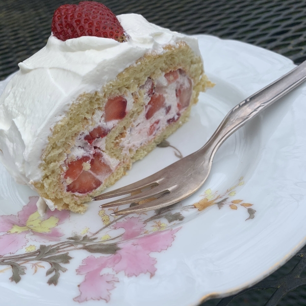 German Strawberry Roll