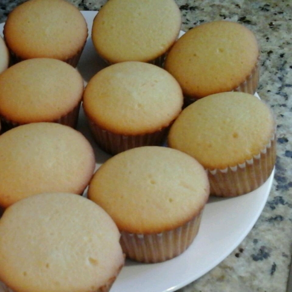 Alcohol-Free Pina Colada Cupcakes