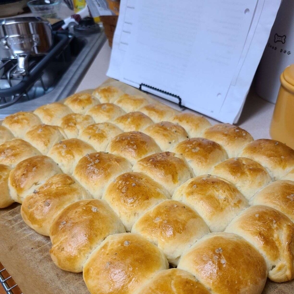 Rosemary Pull-Apart Dinner Rolls