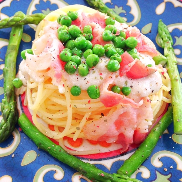 Creamy Fettuccine with Asparagus, Peas, and Prosciutto