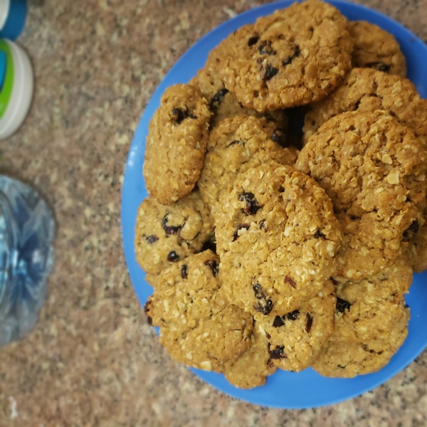 Thin and Crispy Oatmeal Raisin Cookies