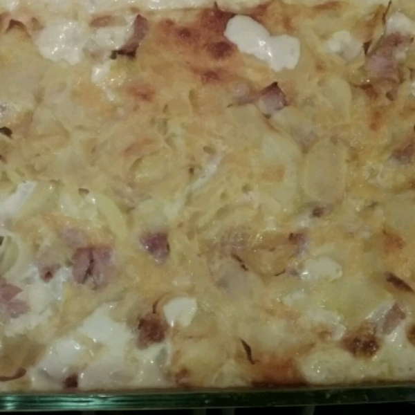 Easy Cheese and Ham Scalloped Potatoes