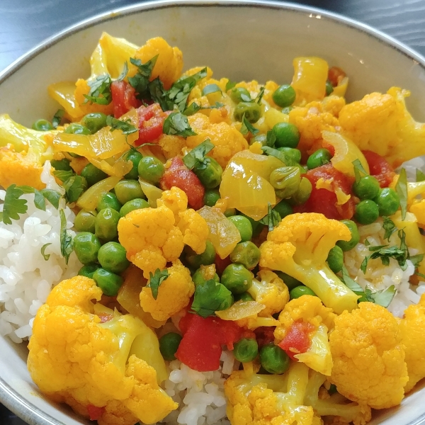 Vegetarian Indian Cauliflower and Pea Curry