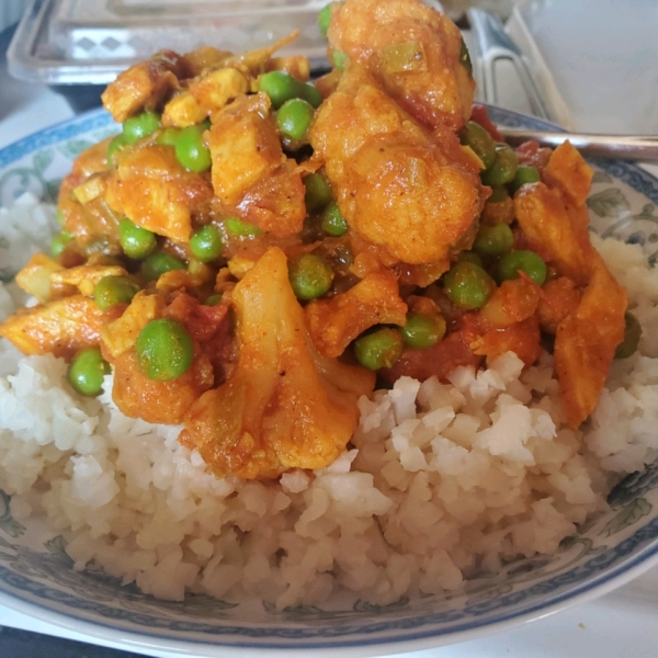 Vegetarian Indian Cauliflower and Pea Curry