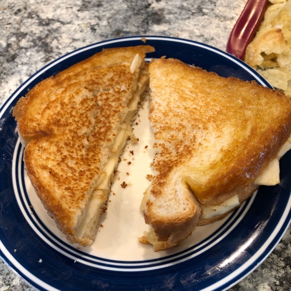 Grilled Apple and Swiss Cheese Sandwich