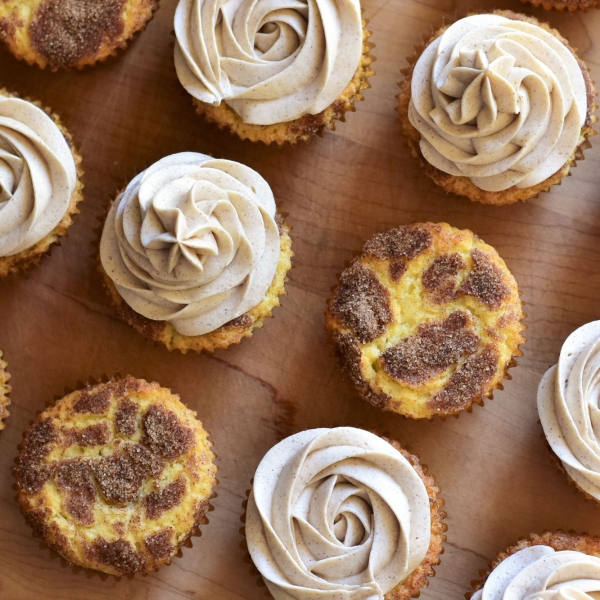 Snickerdoodle Cupcakes with Cinnamon Buttercream Frosting