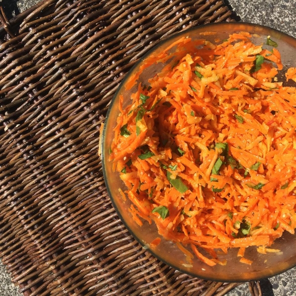 Shredded Apple Carrot Salad