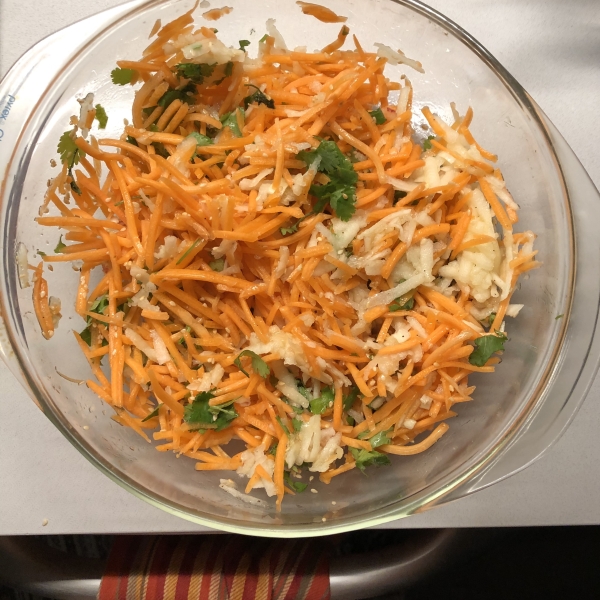 Shredded Apple Carrot Salad