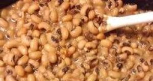 Slow Cooker Black-Eyed Peas with Bacon