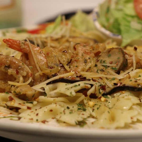 Shiitake Mushroom, Sun-Dried Tomato Pesto, and Shrimp Pasta