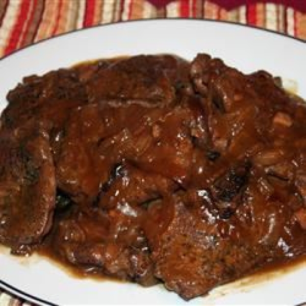 Flavorful Chicken Fried Steaks with Gravy