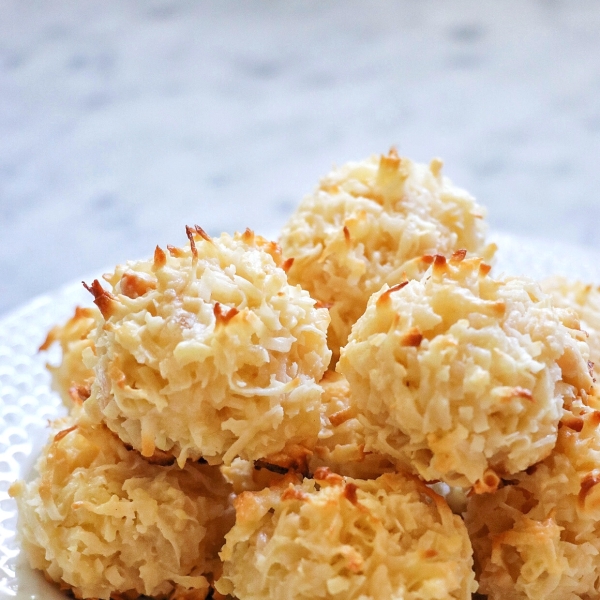 Pina Colada Macaroons