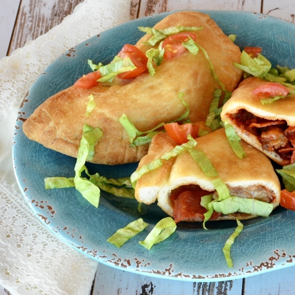 Air Fryer Mini Pizza Calzones