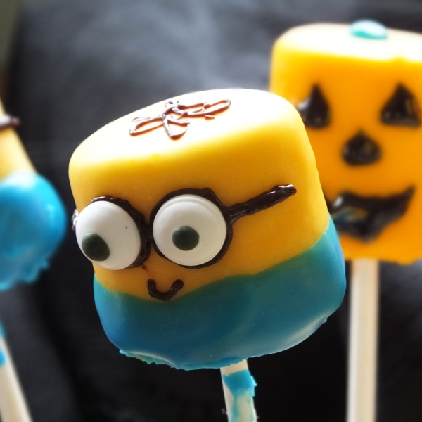 Minions Marshmallow Pops