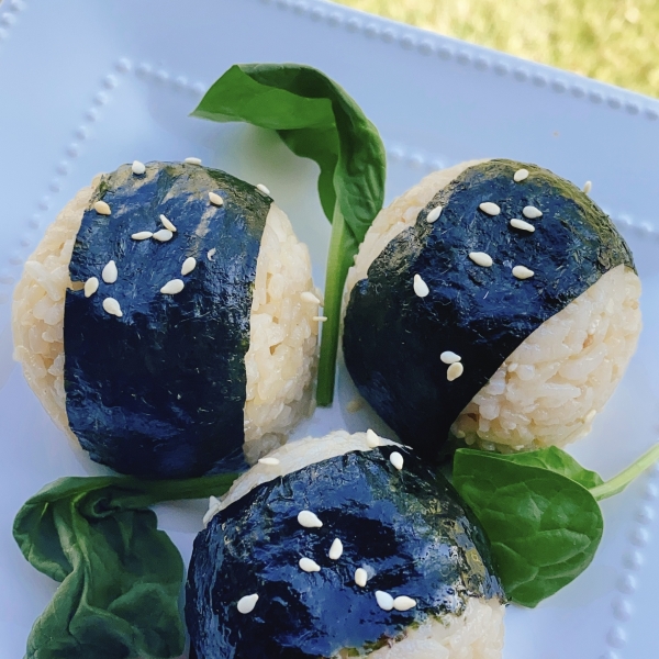 Simple Onigiri (Japanese Rice Balls)