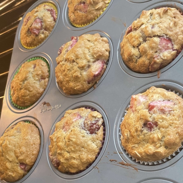 Strawberry Cinnamon Oatmeal Muffins