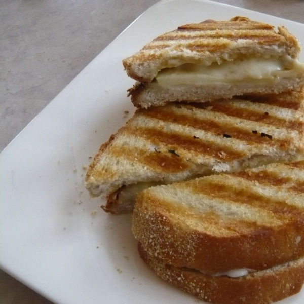 Grilled Apple and Swiss Cheese Sandwich