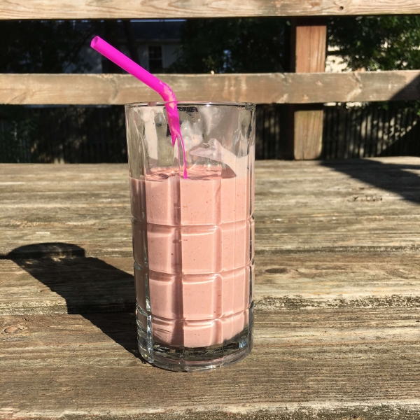 Quick Strawberry Oatmeal Breakfast Smoothie