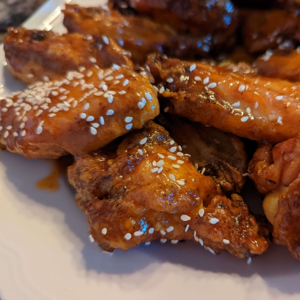 Crispy Honey Sriracha Chicken Wings