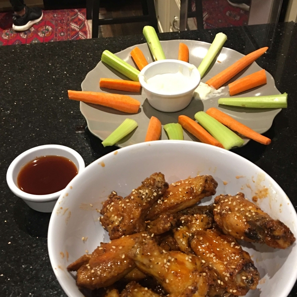 Crispy Honey Sriracha Chicken Wings